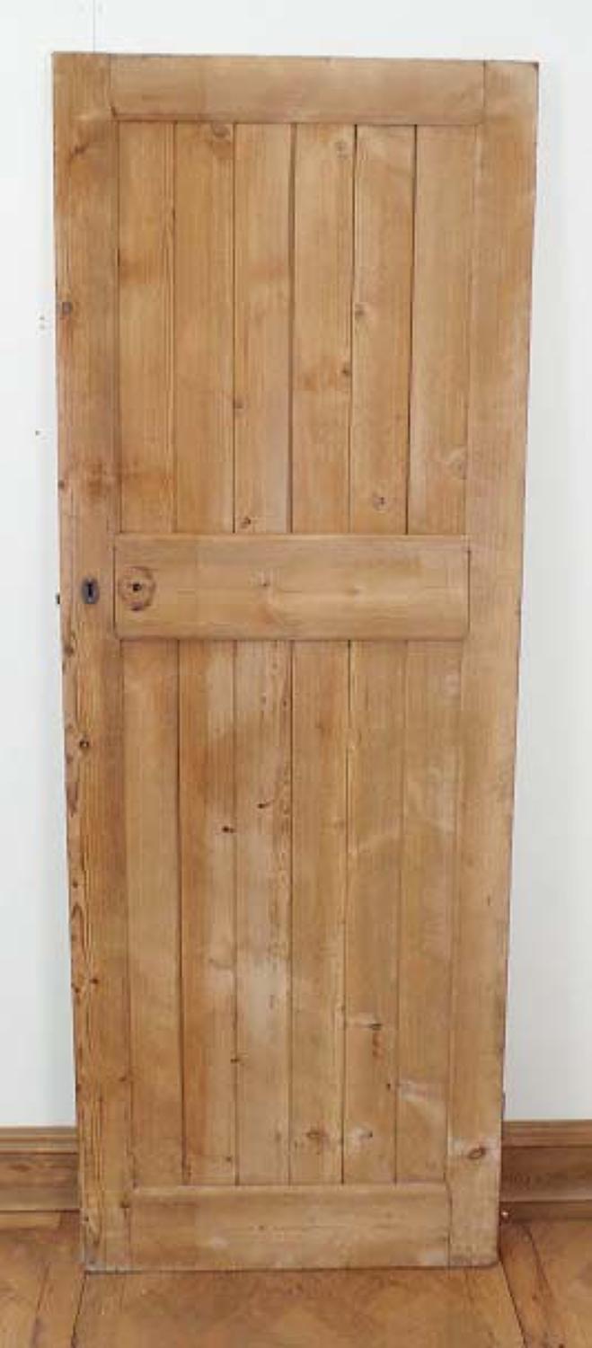 DB0309 LOVELY VINTAGE FRAMED PINE PLANKED COTTAGE DOOR