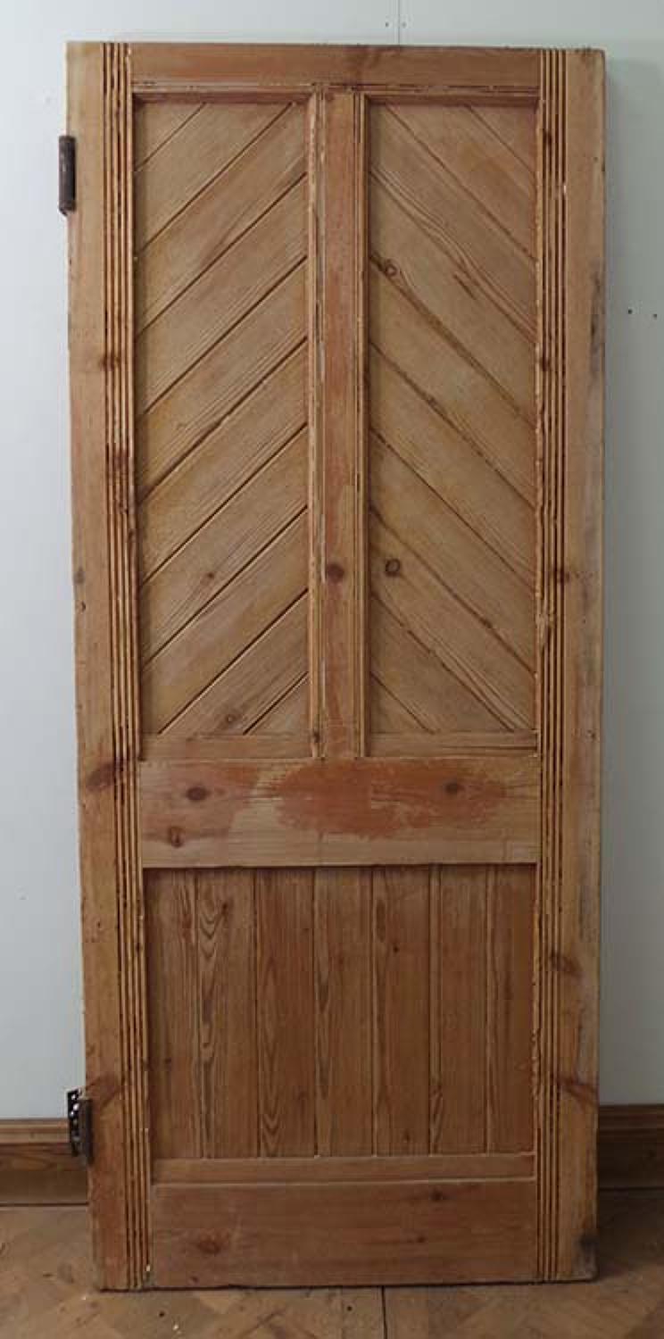 DB0336 LOVELY LATE VICTORIAN GOTHIC PANELLED PINE DOO