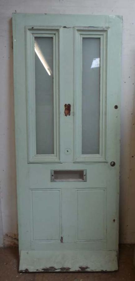 DE0627 A CLASSIC VICTORIAN PANELLED PINE DOOR