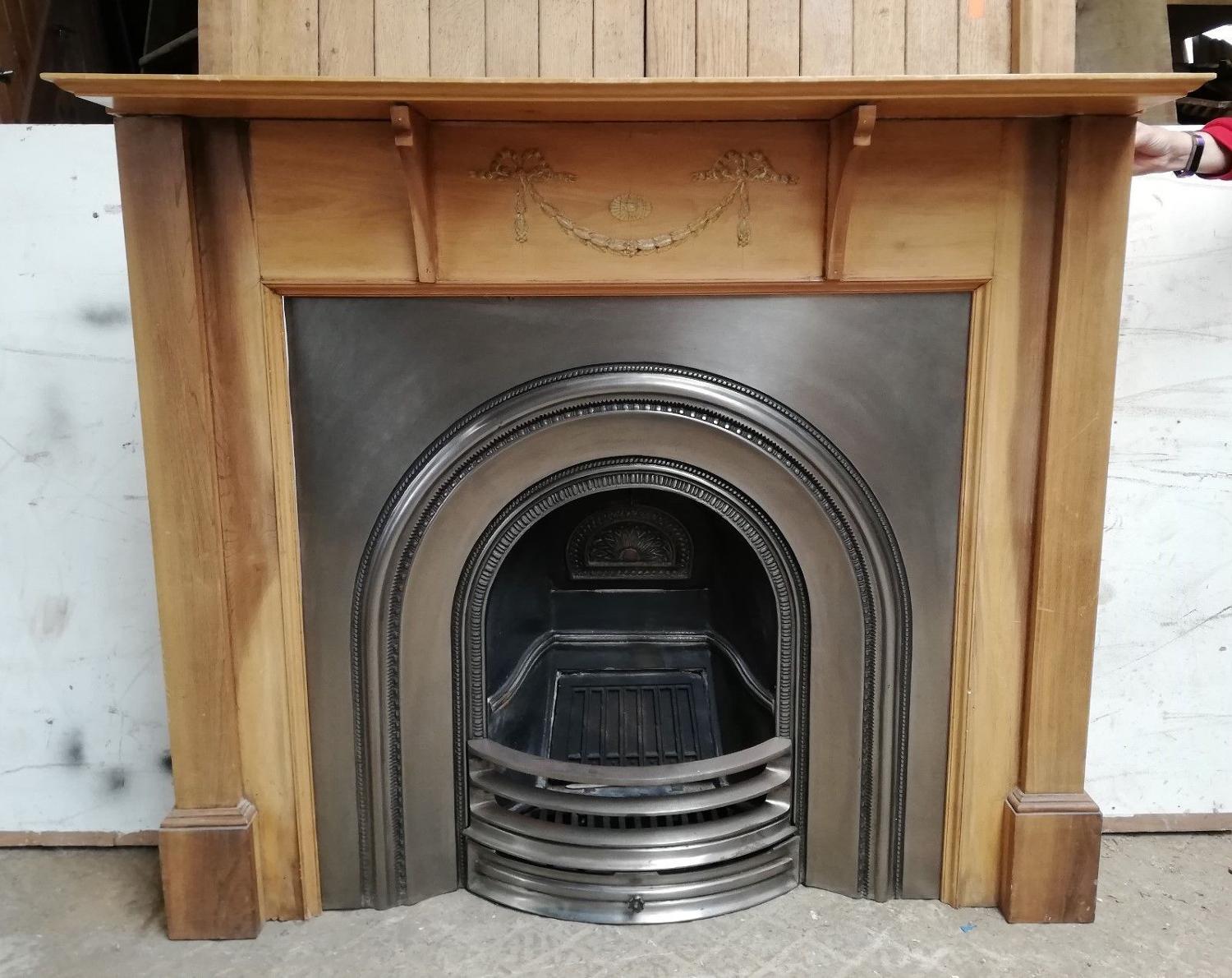 FC0037 A RECLAIMED CAST IRON STOVAX FIRE INSERT AND PINE FIRE SURROUND