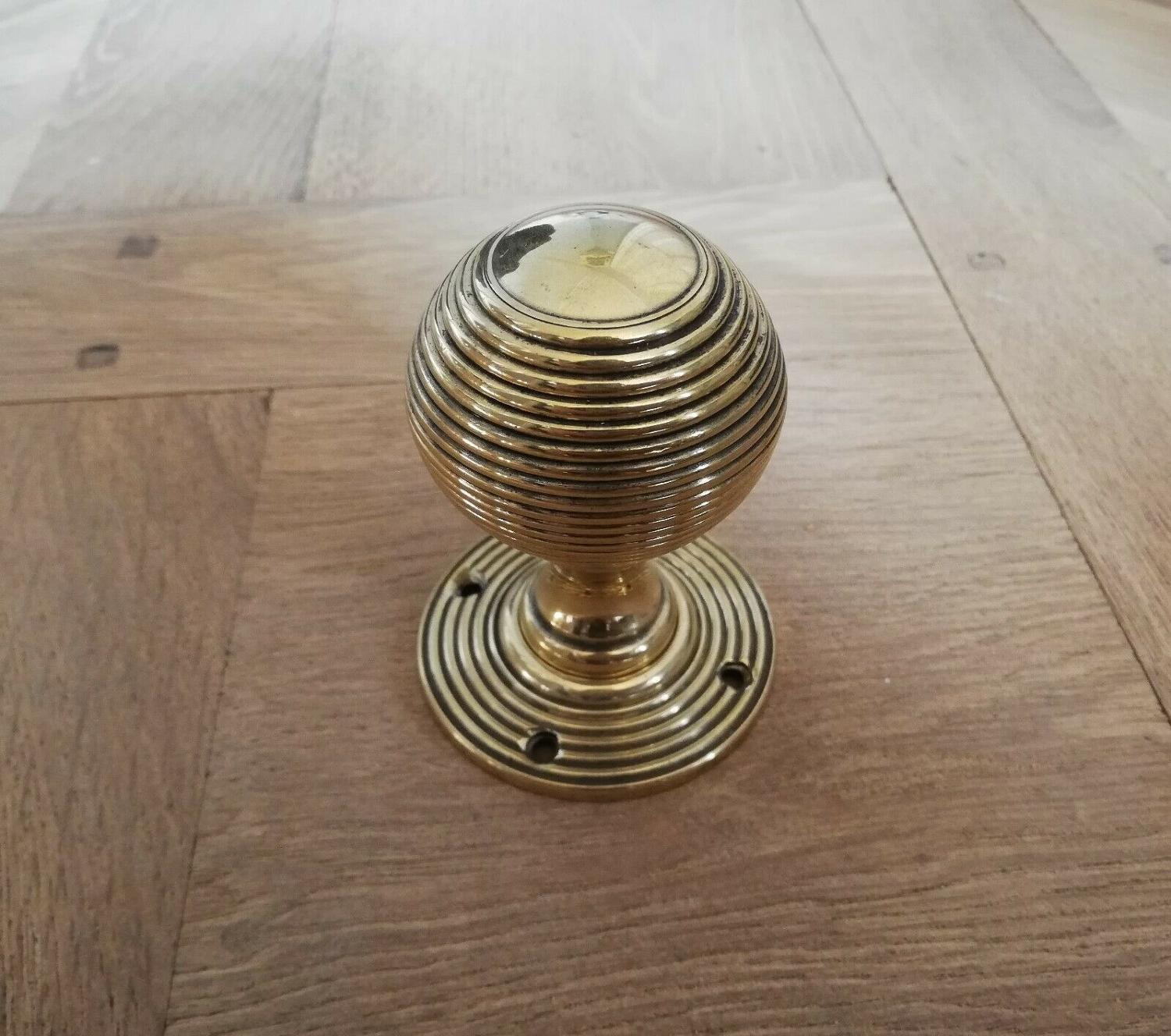 M1249 A PAIR OF MODERN BRASS BEEHIVE STYLE DOOR KNOBS