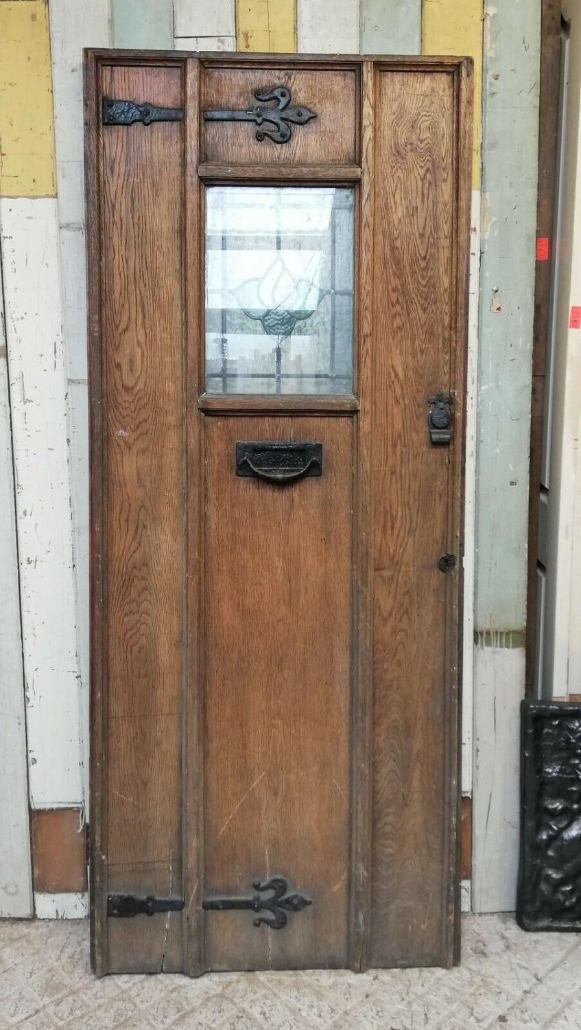 DE0796 1930'S RECLAIMED OAK FRONT DOOR WITH STAINED GLASS PANEL
