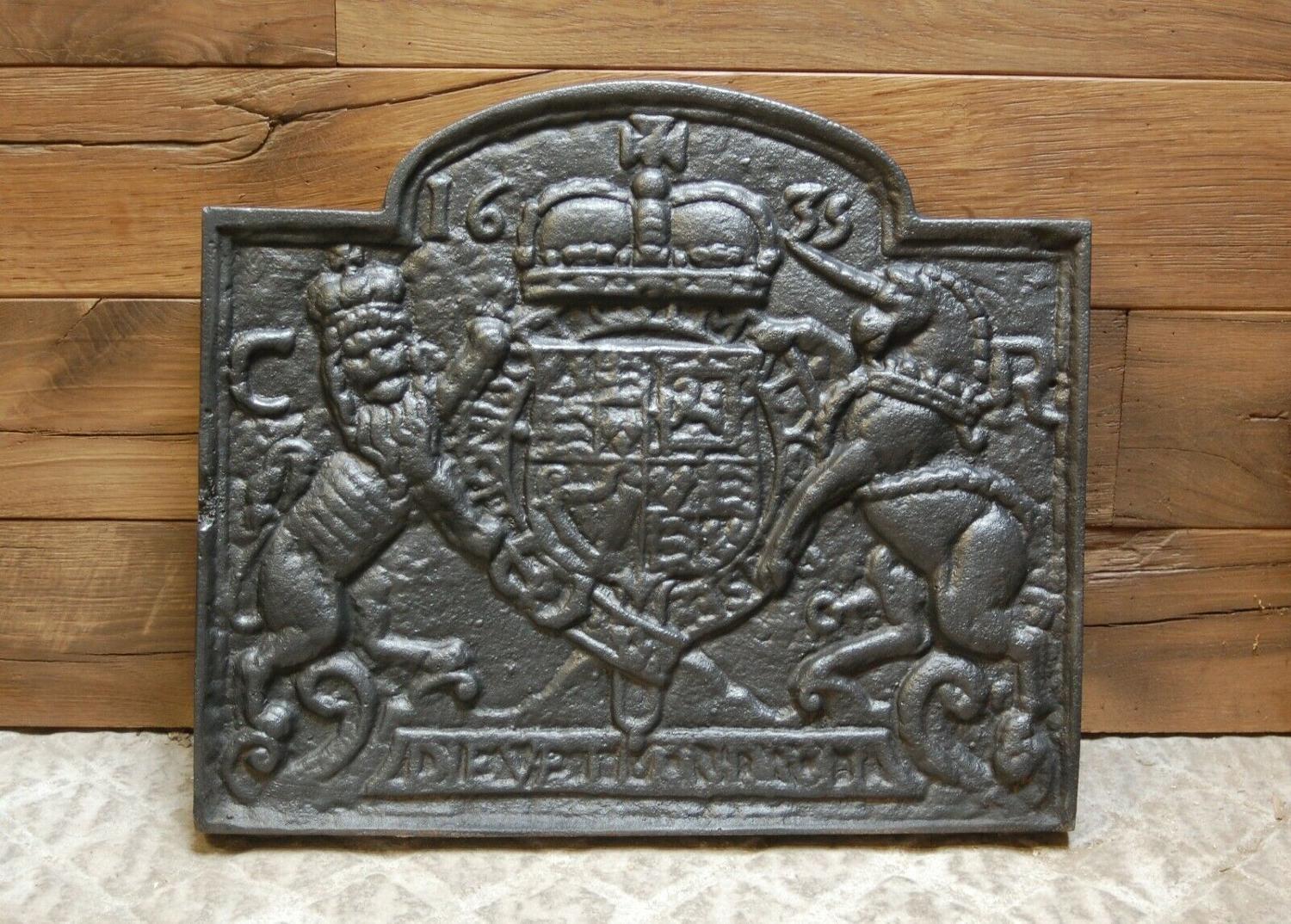 FB0037 A LARGE AND HEAVY DECORATIVE REPRODUCTION CAST IRON FIRE BACK