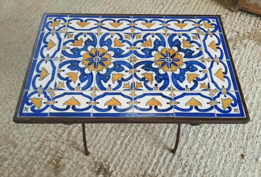 M1304 ANTIQUE TILED OUTDOOR COFFEE TABLE WITH ARTS AND CRAFTS BASE