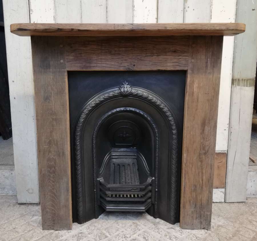 FC0070 VICTORIAN CAST IRON BEDROOM FIRE INSERT AND OAK FIRE SURROUND