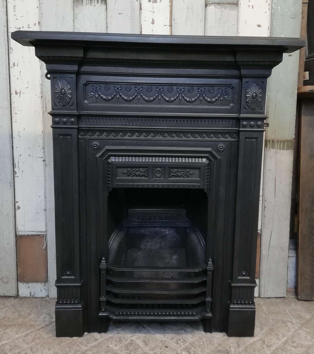 FC0071 A VERY ATTRACTIVE LATE VICTORIAN CAST IRON COMBINATION FIRE