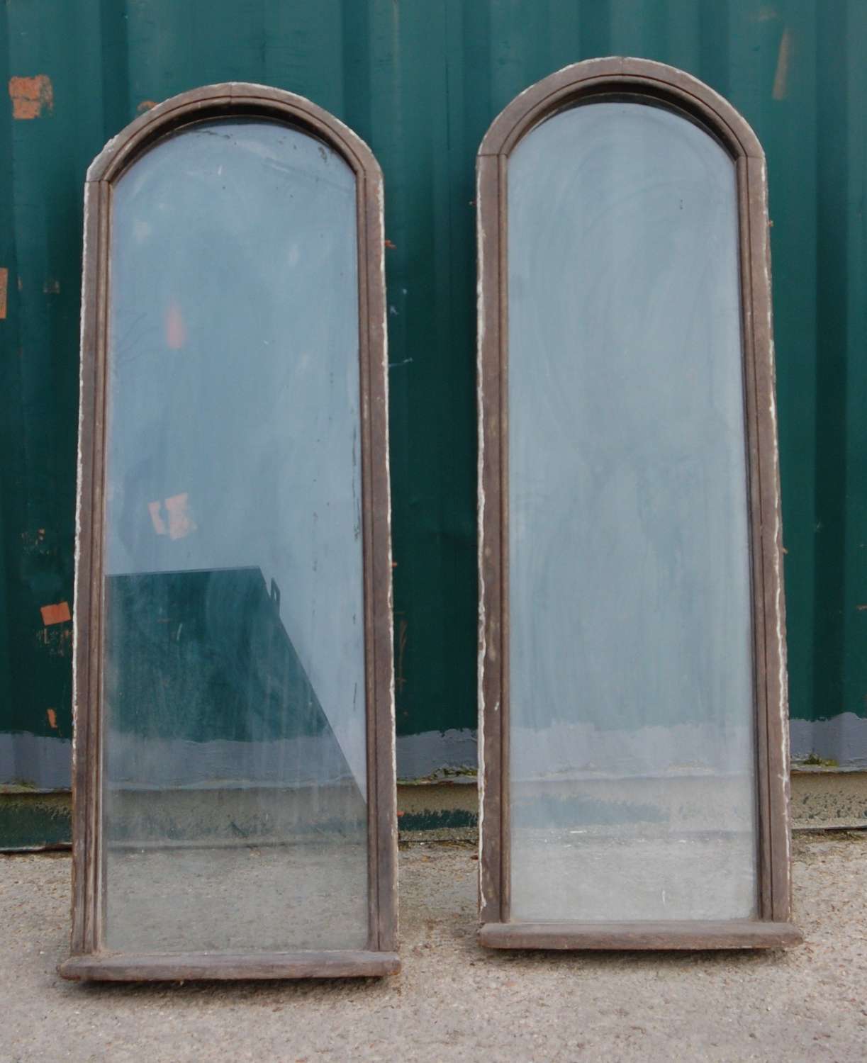 M1364 A PAIR OF LARGE RECLAIMED ARCHED OAK WINDOWS