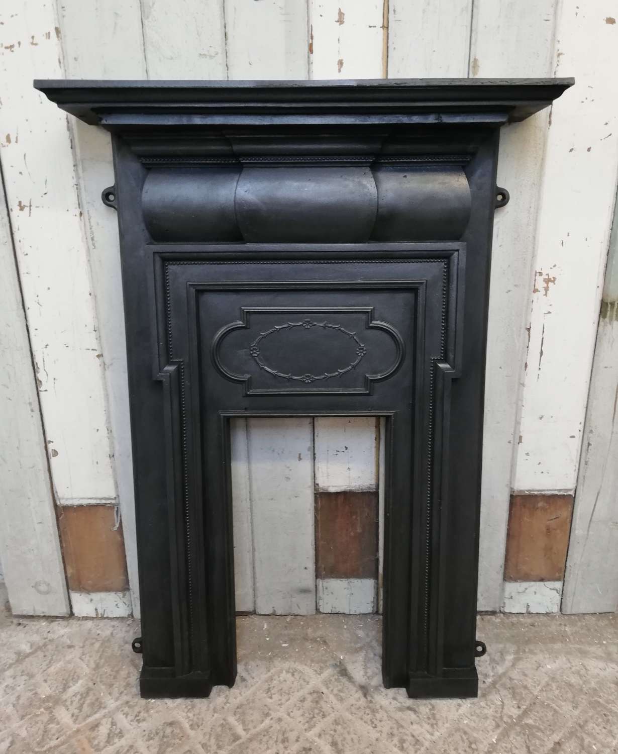 FF0009 A CLASSIC STYLE RECLAIMED EDWARDIAN CAST IRON FIRE FRONT