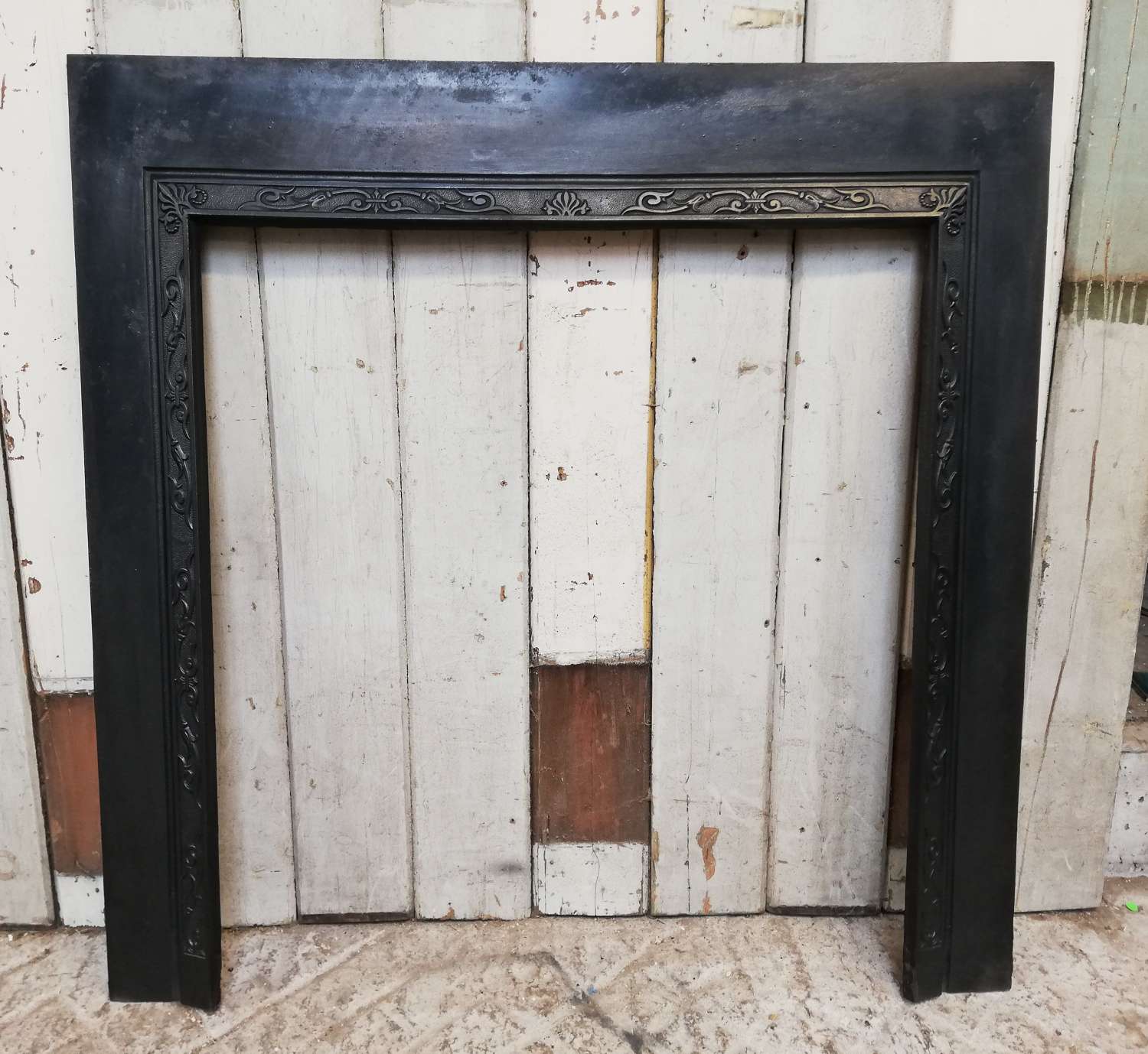 FT0019 ATTRACTIVE ANTIQUE CAST IRON FIRE TRIM FOR WOODBURNER OR BASKET