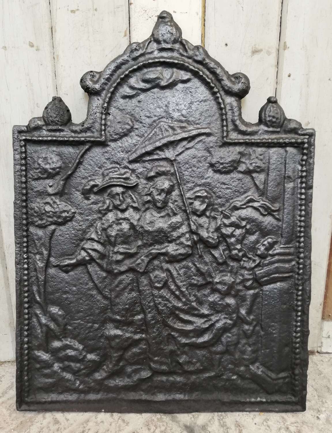 FB0050 A PRETTY RECLAIMED DECORATIVE REPRODUCTION CAST IRON FIRE BACK