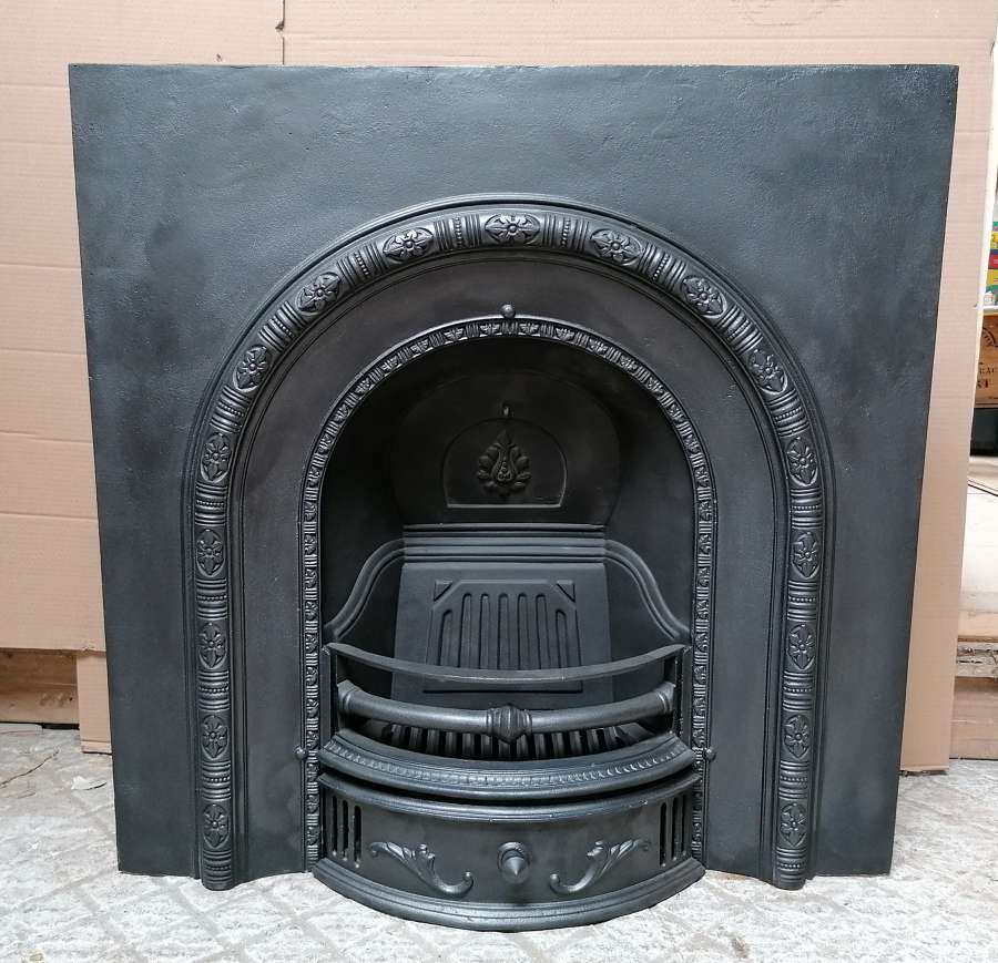 FI0045 A RECLAIMED REPRODUCTION AGNEWS CAST IRON FIRE INSERT / ARCH
