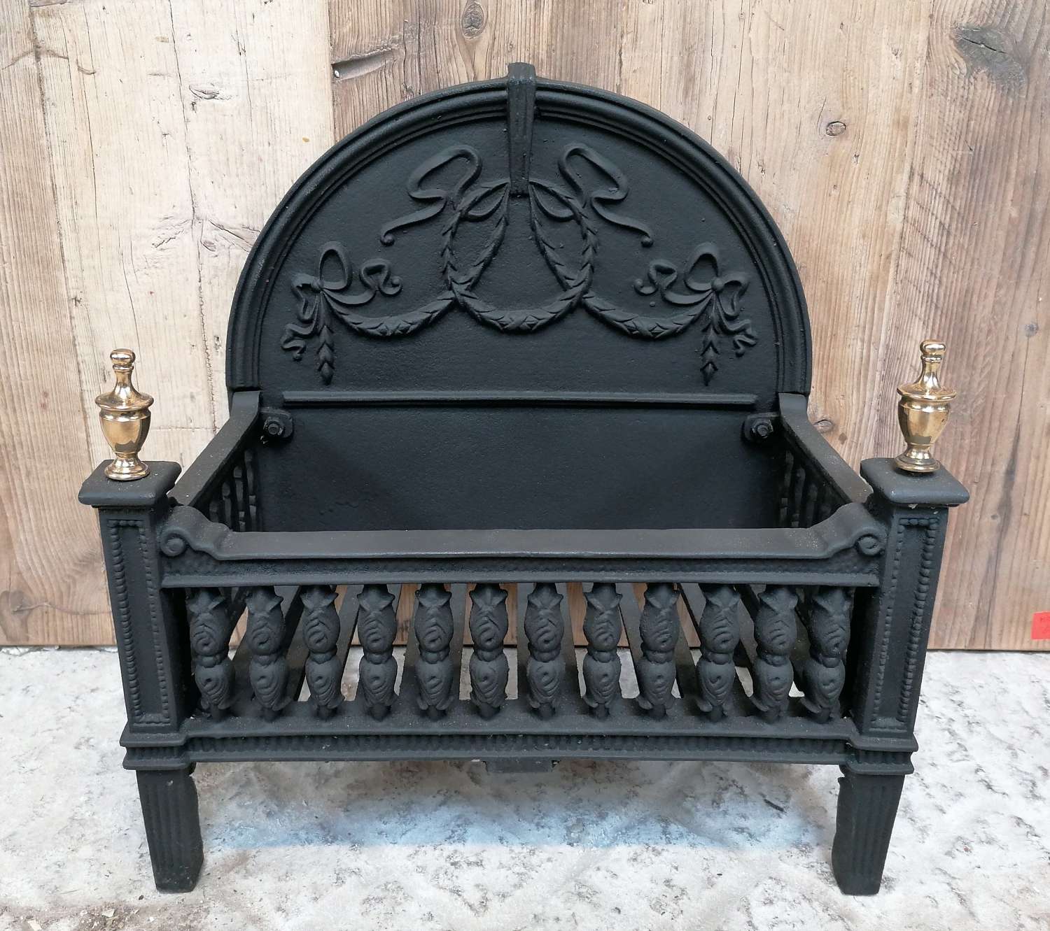 FB0056 PRETTY AND PETITE RECLAIMED REPRODUCTION CAST IRON FIRE BASKET