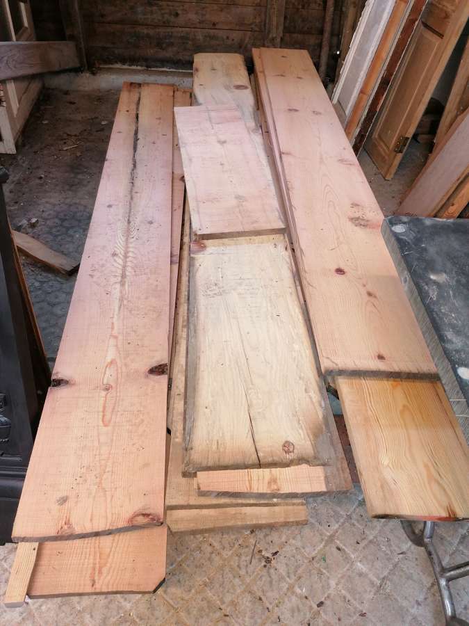M1431 PINE FLOOR BOARDS CUT FROM BEAMS - VARIOUS WIDTHS AND LENGTHS