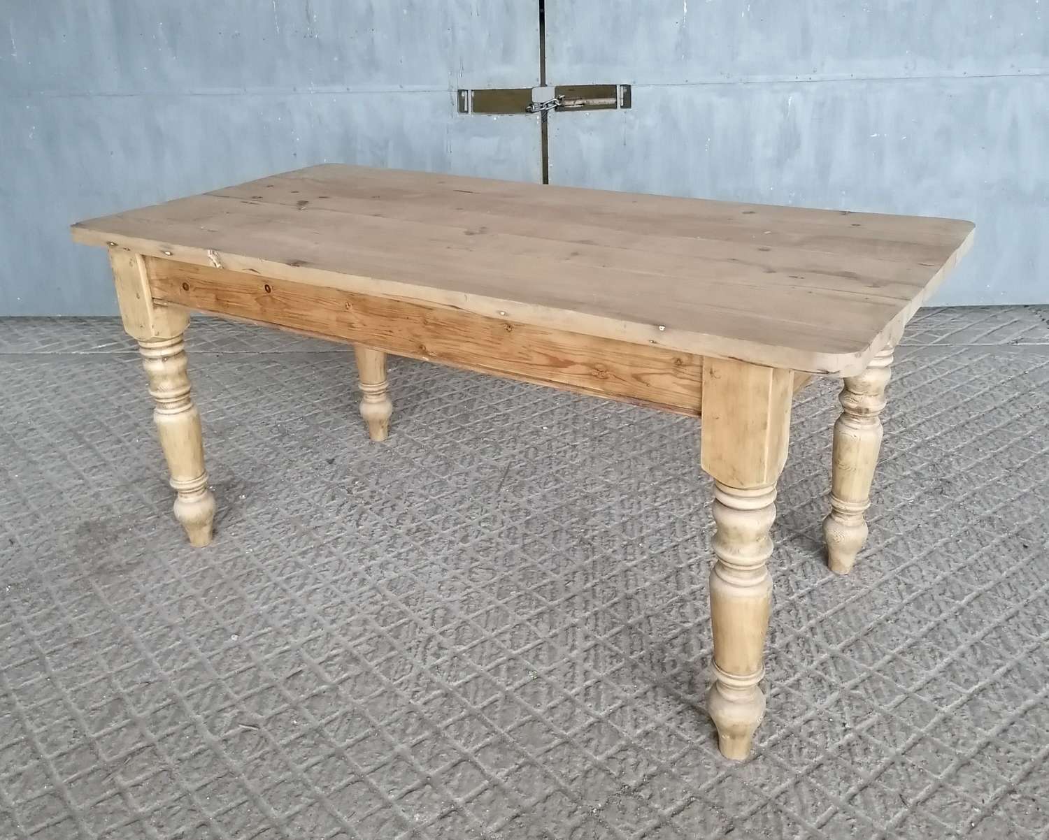 M1447 RECLAIMED STRIPPED PINE FARMHOUSE TABLE 4-6 SEATER