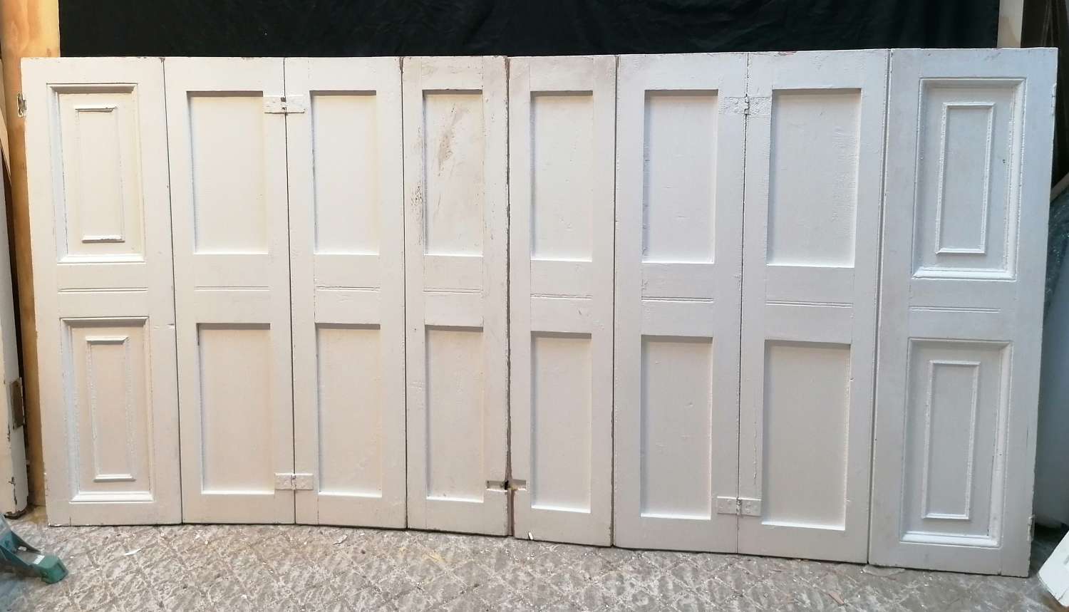 CS0045 A LARGE RECLAIMED PAINTED PINE SET OF 8 SHUTTERS