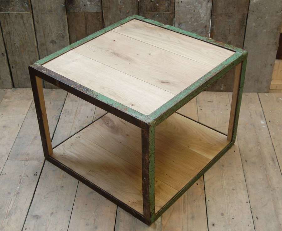 M1498 A FANTASTIC INDUSTRIAL STYLE OAK AND METAL CUBE COFFEE TABLE
