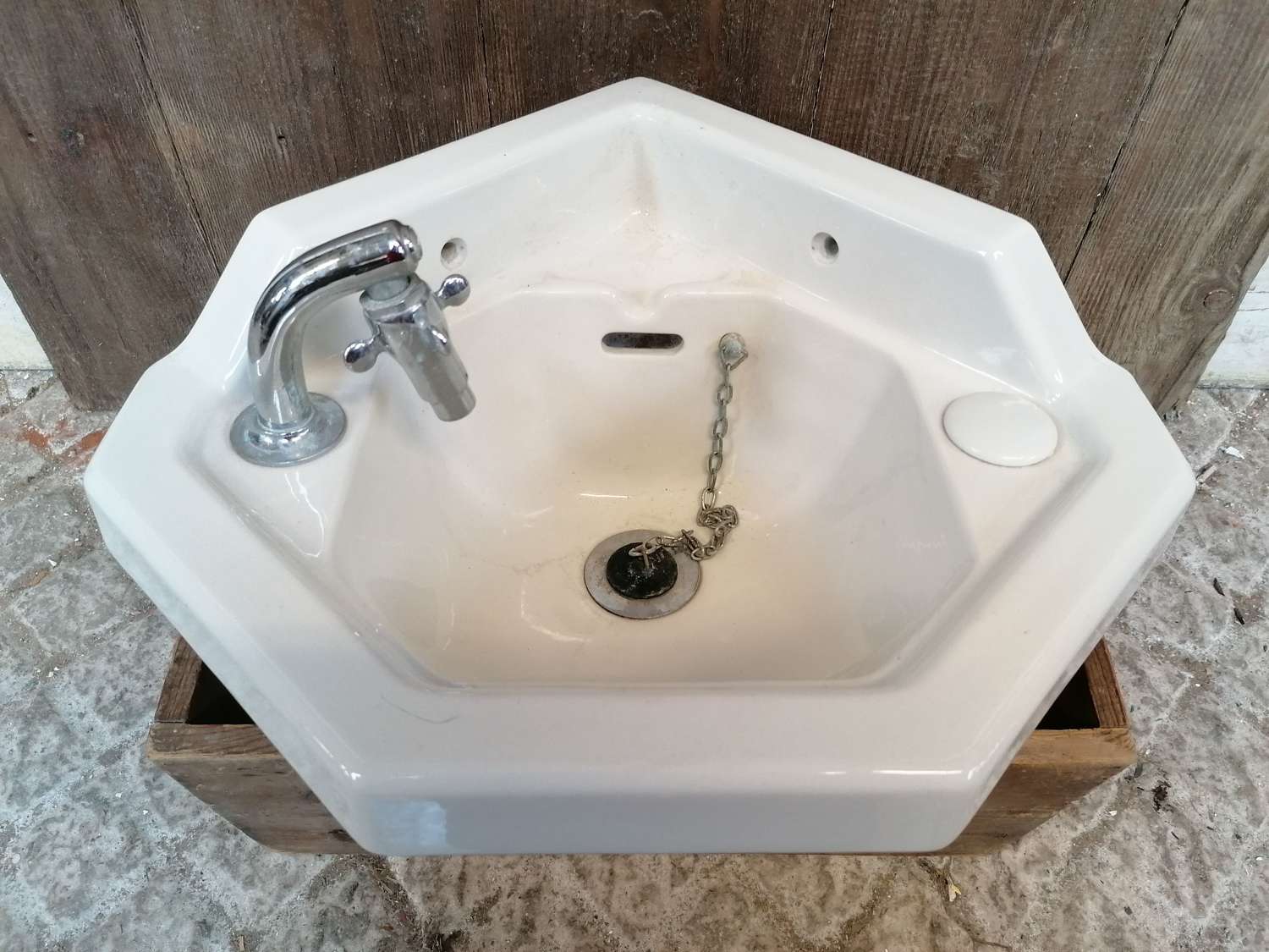 M1542 ANTIQUE RECLAIMED SMALL CORNER SINK BY JOHNSON BROS