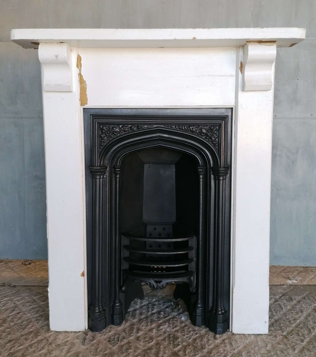 FC0133 GOTHIC RECLAIMED CAST IRON FIRE INSERT AND PINE FIRE SURROUND
