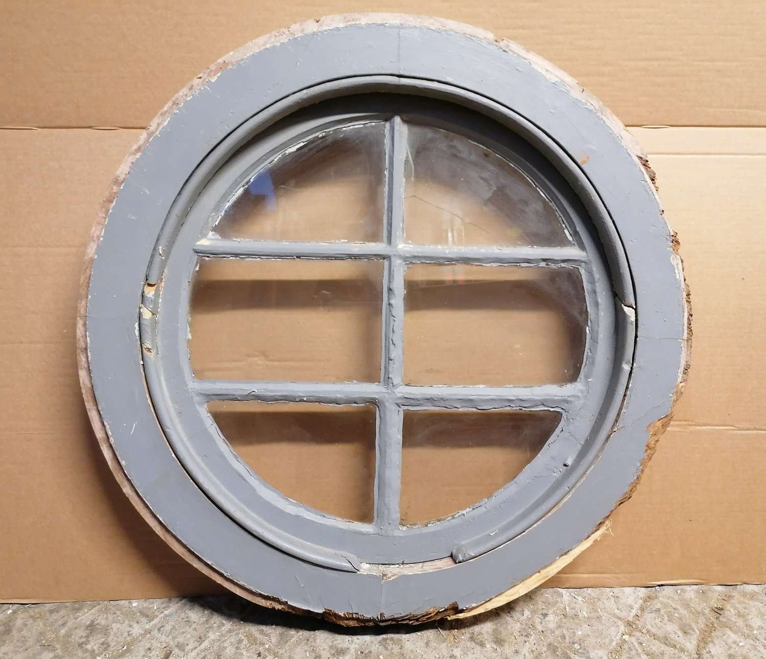M1555 A RECLAIMED PAINTED PINE CIRCULAR GLAZED WINDOW