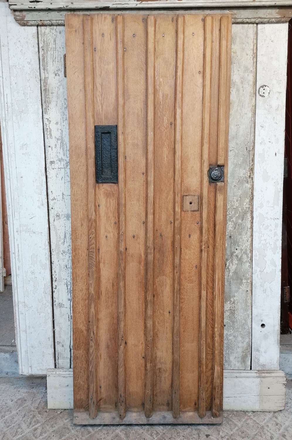 DE0905 A RUSTIC RECLAIMED OAK COTTAGE EXTERNAL DOOR