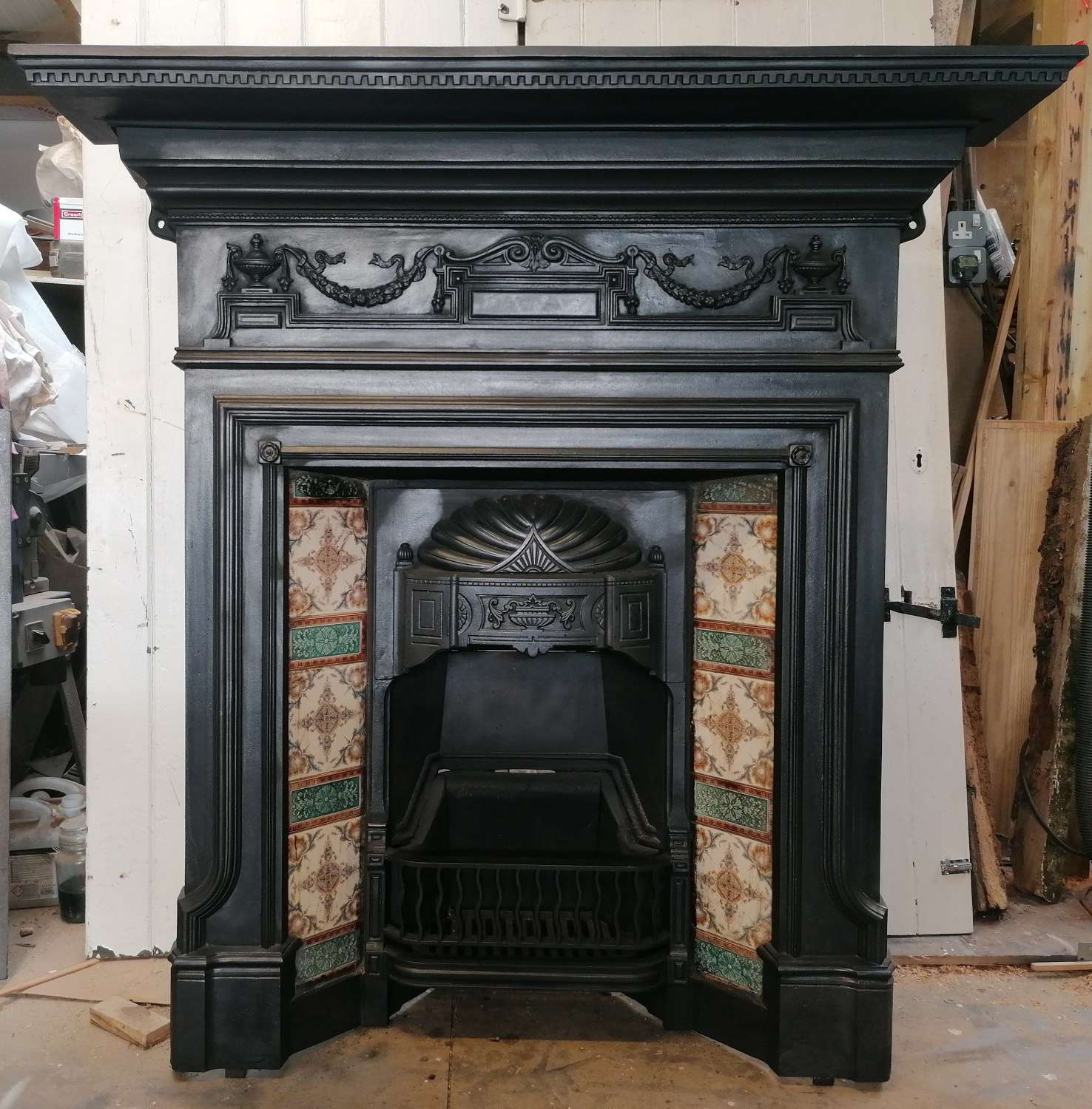 FC0140 A LARGE RECLAIMED TILED VICTORIAN CAST IRON COMBINATION FIRE