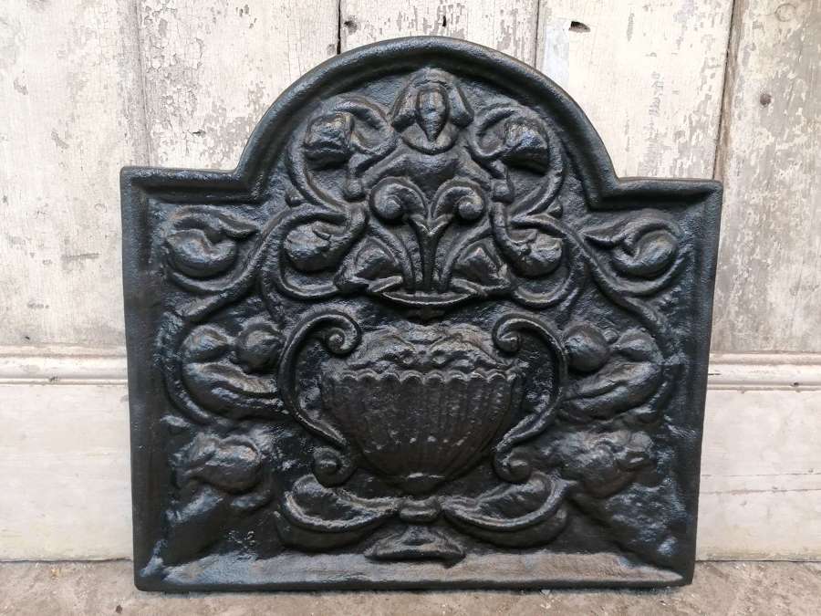 FB0082 SMALL RECLAIMED REPRODUCTION CAST IRON FIRE BACK