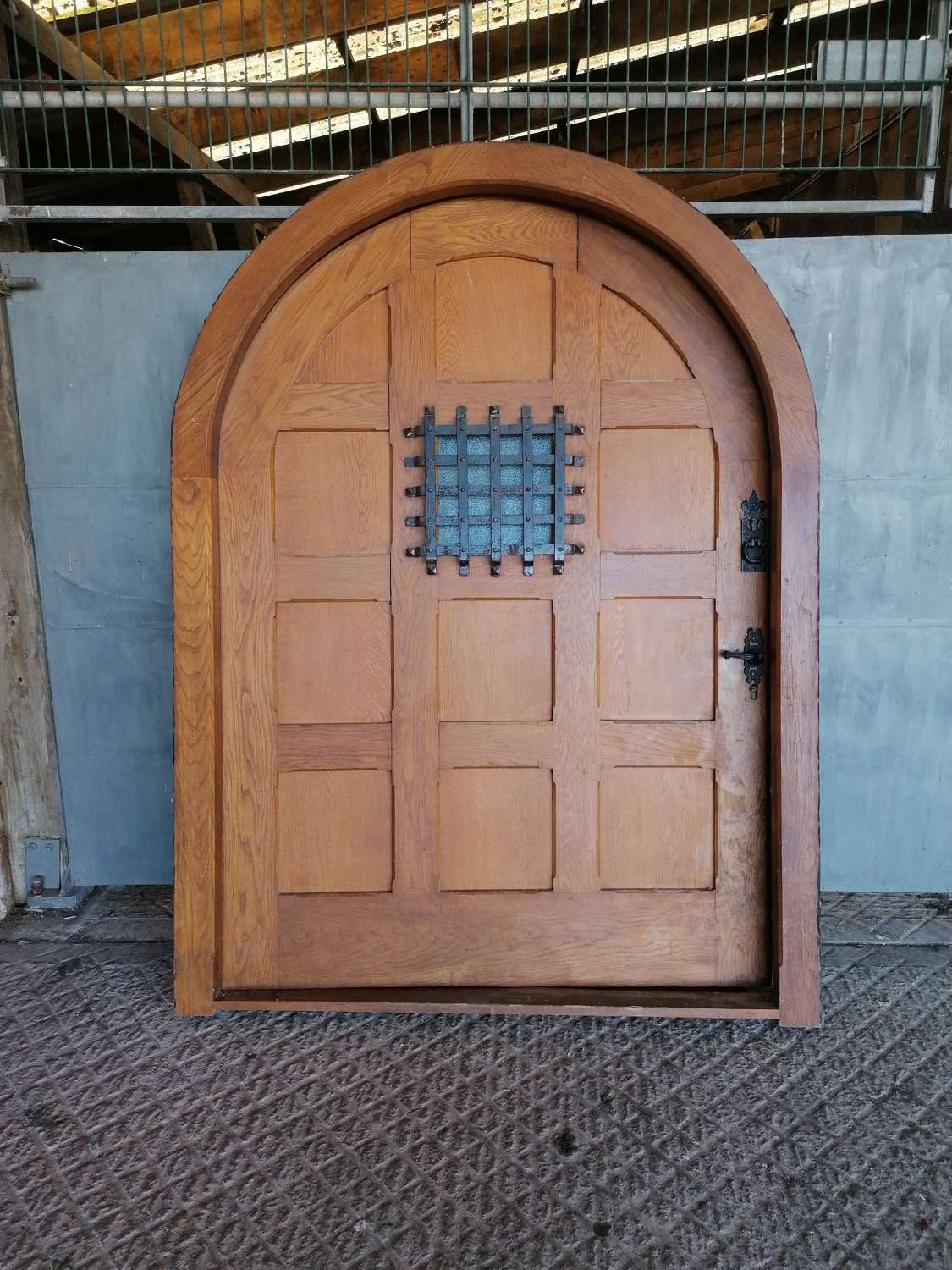 DE0918 A LARGE RECLAIMED ARCHED OAK FRONT DOOR AND FRAME