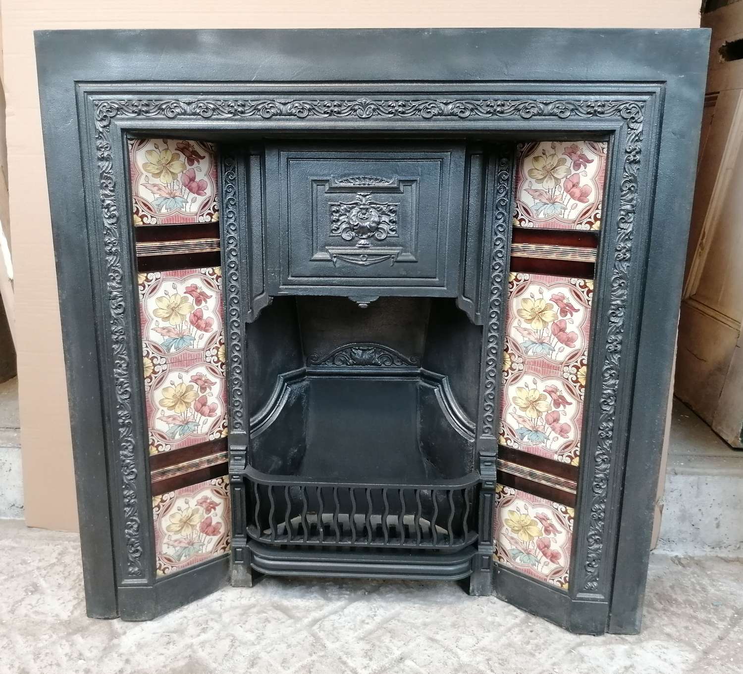 FI0060 A RECLAIMED VINTAGE REPRODUCTION TILED FIRE INSERT