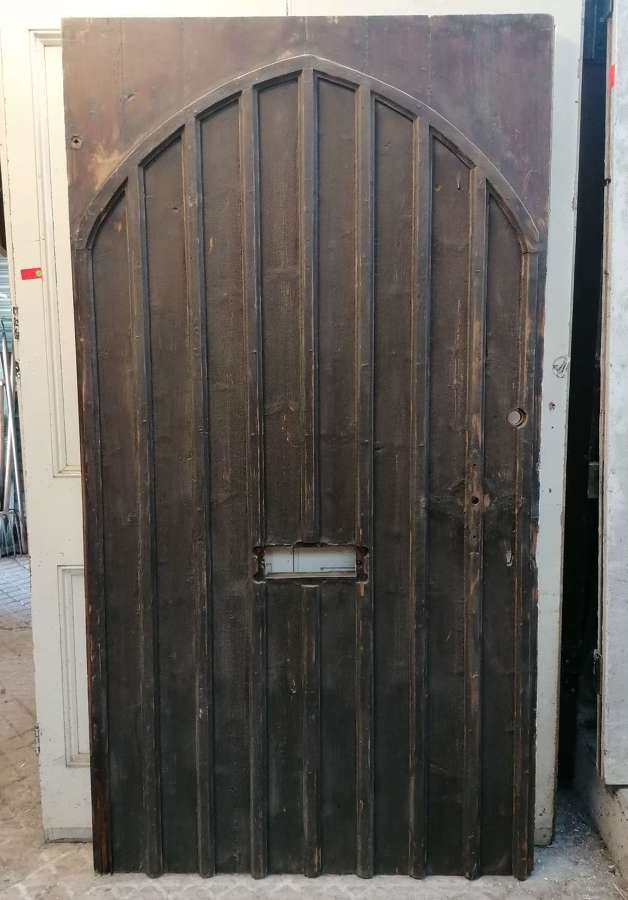 DE0927 LARGE RECLAIMED VICTORIAN GOTHIC OAK DOOR WITH PINE BACK