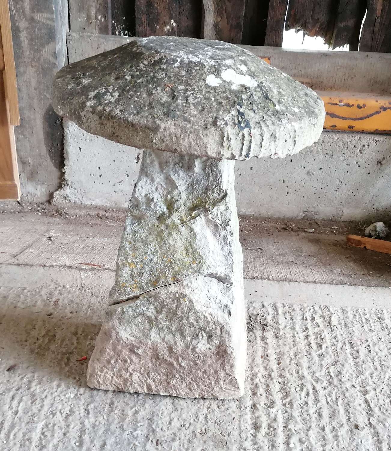 M1610 A RECLIMED ANTIQUE STADDLE STONE FOR GARDEN DECOR