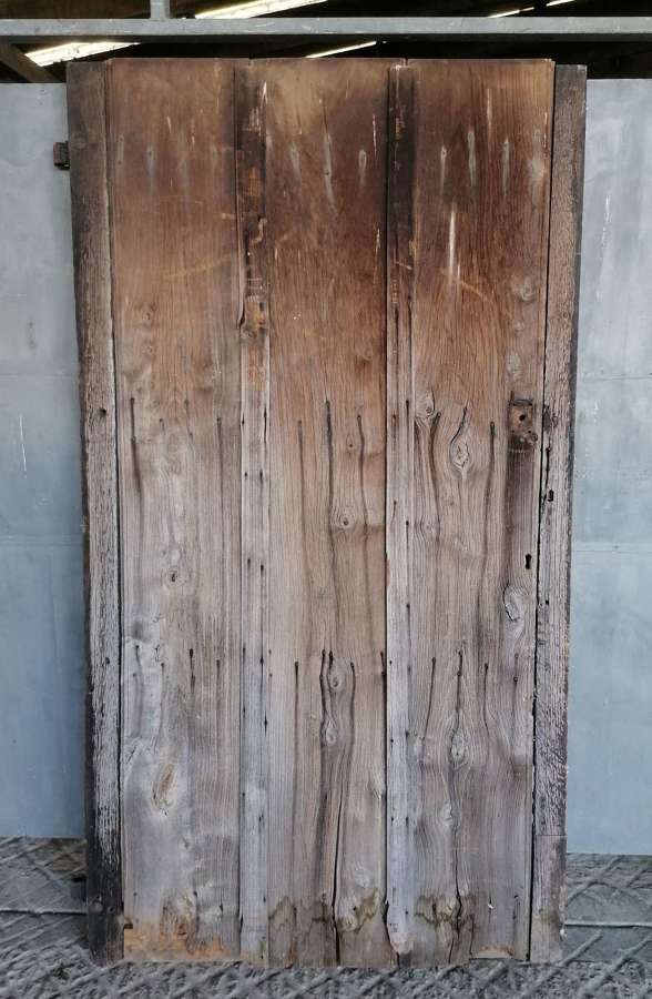 DI0787 A RECLAIMED RUSTIC OAK AND ELM PLANK DOOR / SLIDING DOOR