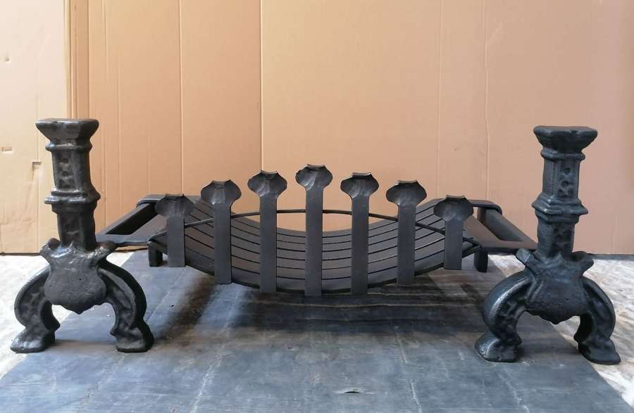 FB0091 RECLAIMED LARGE CAST IRON ARTS & CRAFTS FIRE BASKET & FIRE DOGS