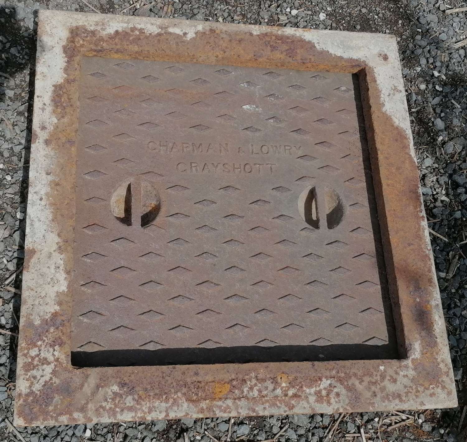 M1650 A VINTAGE CAST IRON MANHOLE / INSPECTION COVER AND FRAME