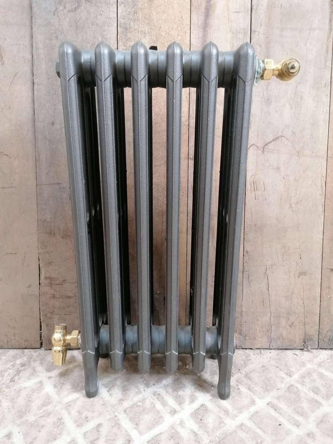 M1667 A CAST IRON TRADITIONAL STYLE RECLAIMED RADIATOR - GRAPHITE GREY