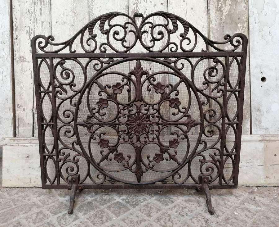 FX017 A RECLAIMED DECORATIVE IRON FRENCH FIRE SCREEN FOR OPEN FIRE