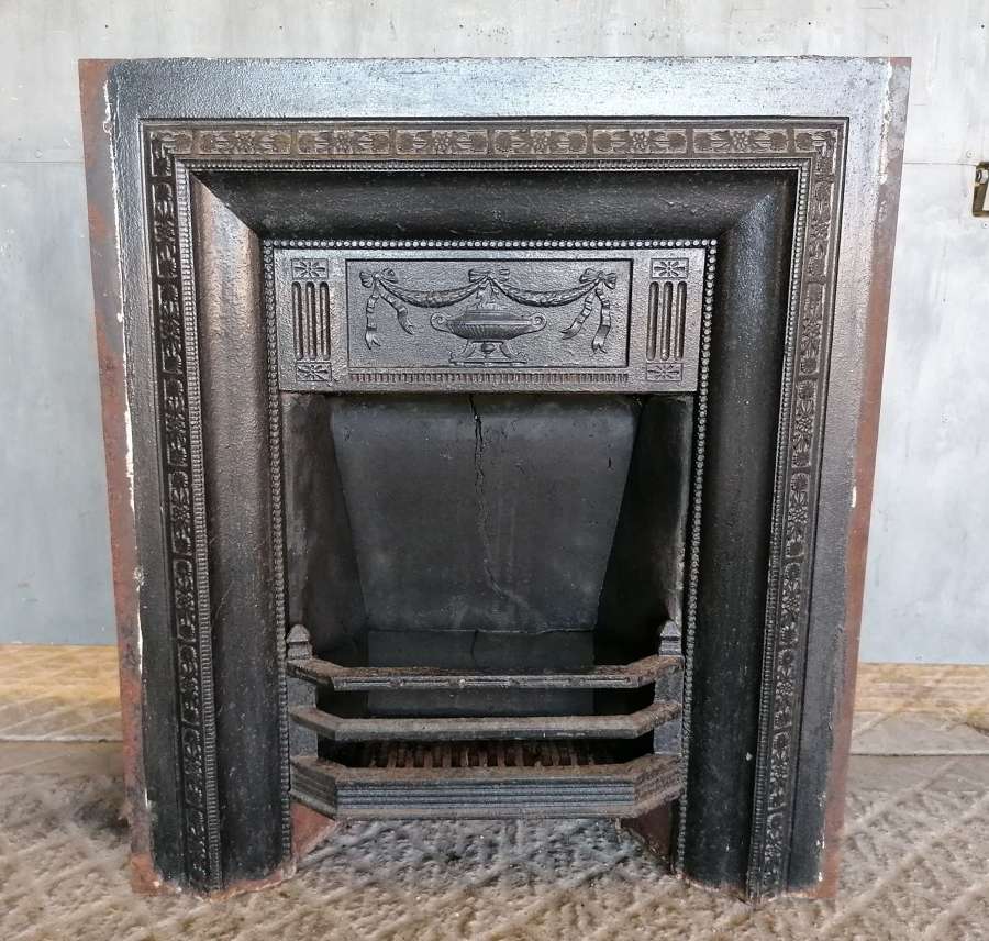FI0068 A SHALLOW ANTIQUE CAST IRON FIRE INSERT FOR SOME REFURBISHMENT