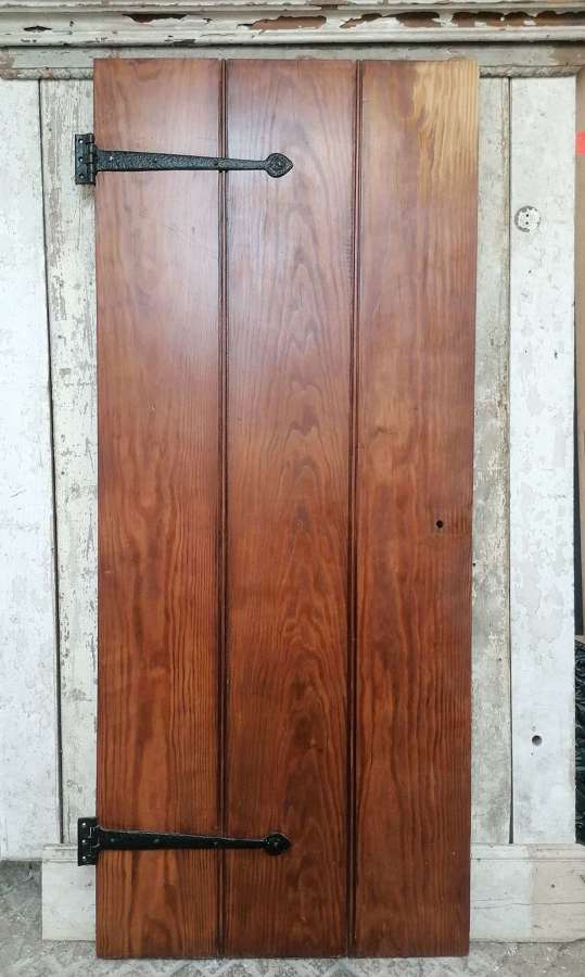 DI0799 A RECLAIMED VICTORIAN PICTH PINE PLANK DOOR FOR INTERNAL USE