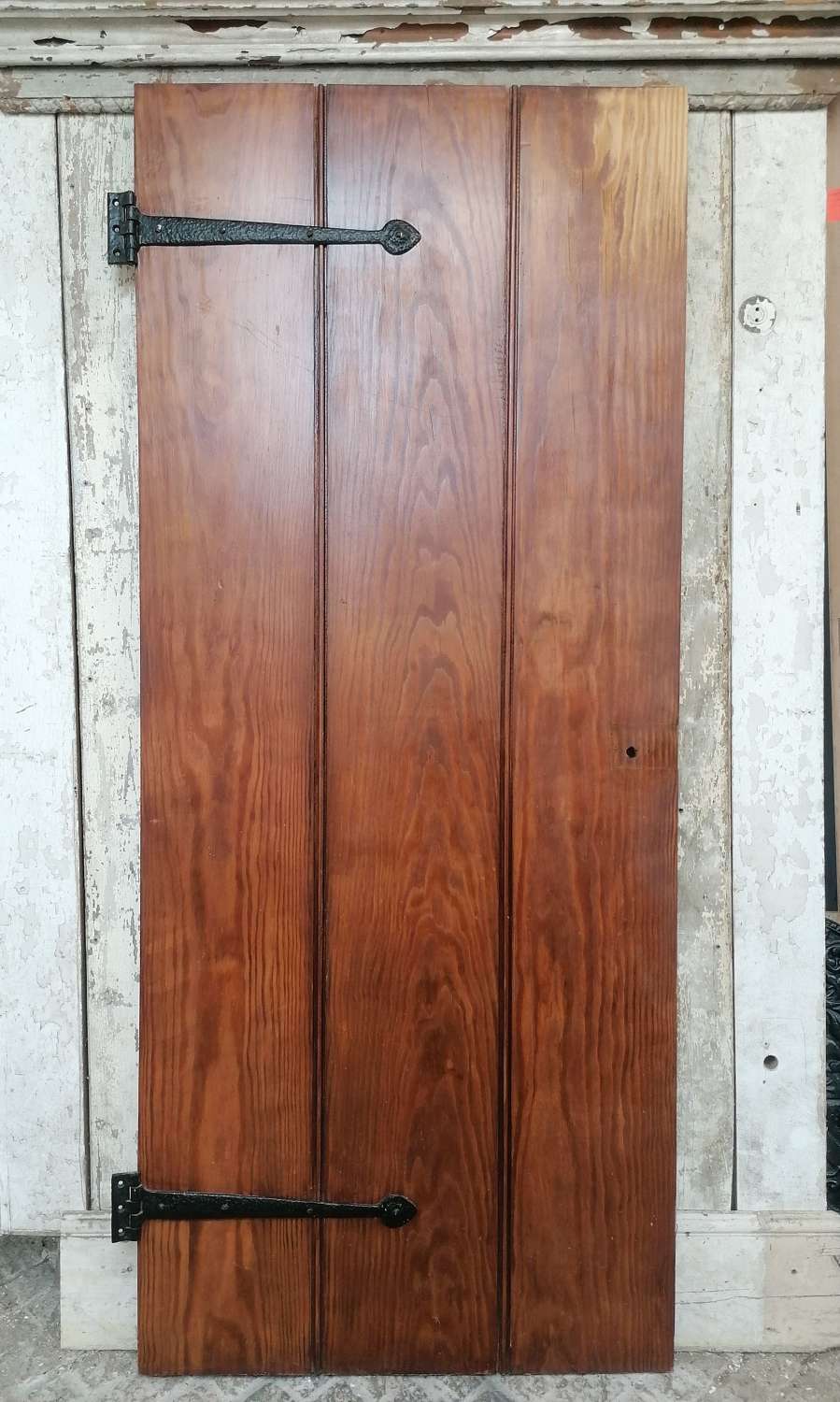DI0799 A RECLAIMED VICTORIAN PICTH PINE PLANK DOOR FOR INTERNAL USE