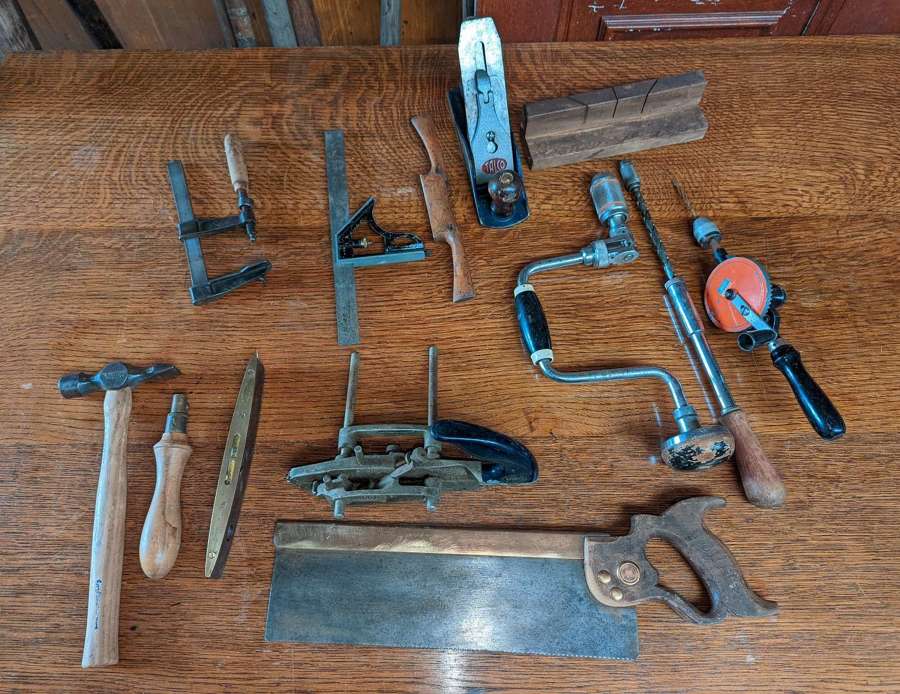 M1703 COLLECTION OF VINTAGE METAL AND WOODEN HAND TOOLS
