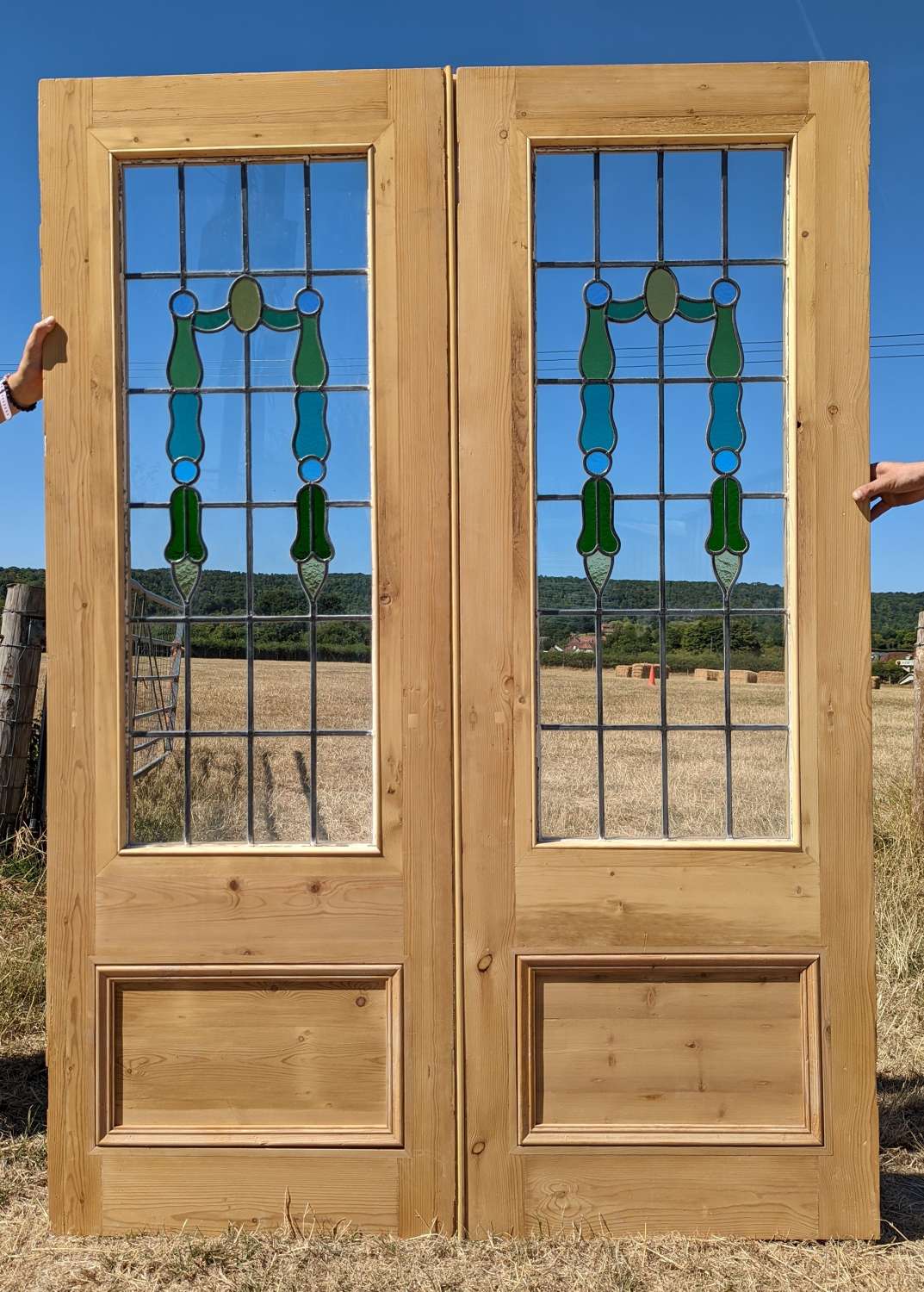 DP0413 A PAIR OF RECLAIMED INTERNAL PINE DOORS WITH STAINED GLASS