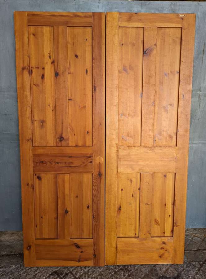 DP0419 TWO RECLAIMED 4 PANEL INTERNAL DOORS FOR USE AS PAIR