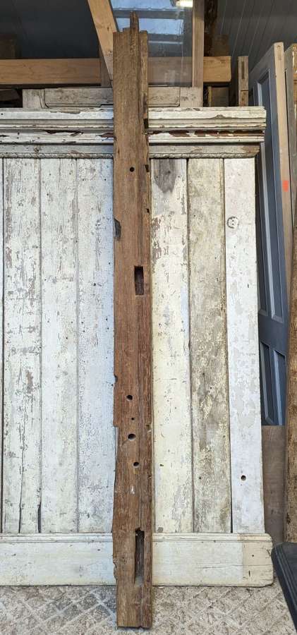 M1763 A LONG RUSTIC RECLAIMED OAK BEAM FOR PROJECT
