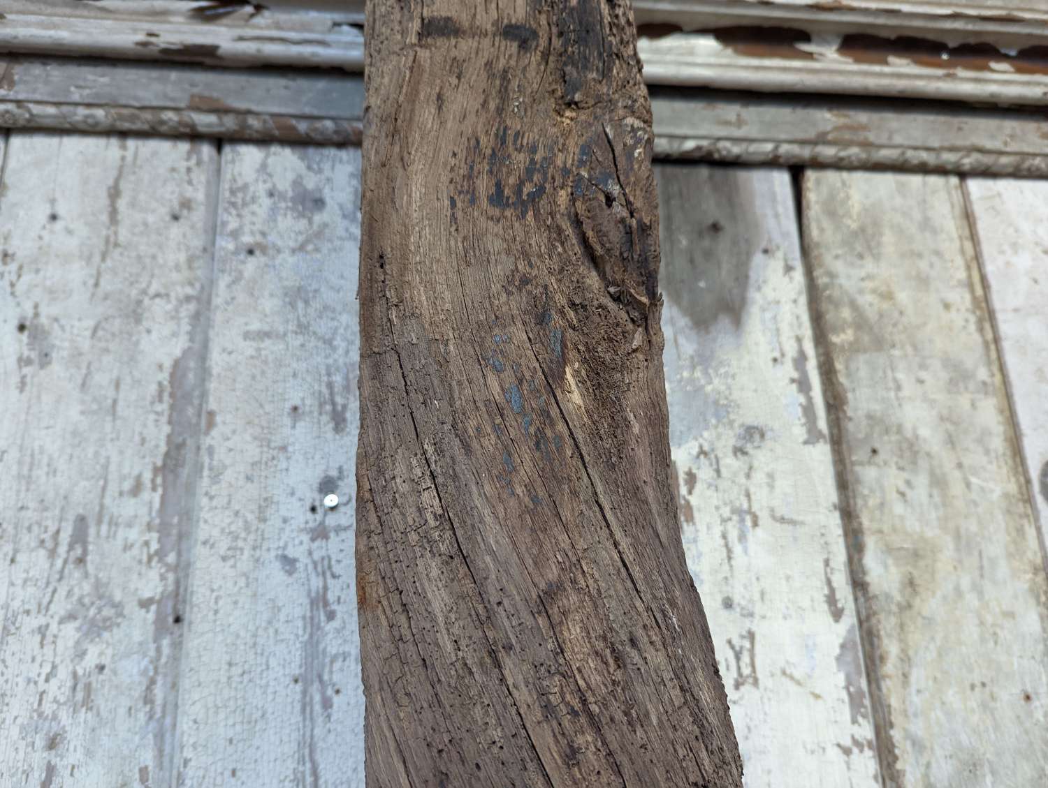 M1766 A LONG VERY RUSTIC RECLAIMED OAK BEAM FOR PROJECT
