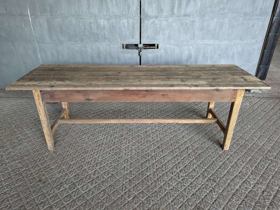 M1791 A RUSTIC RECLAIMED PINE TABLE / DISPLAY TABLE / SHOP DISPLAY