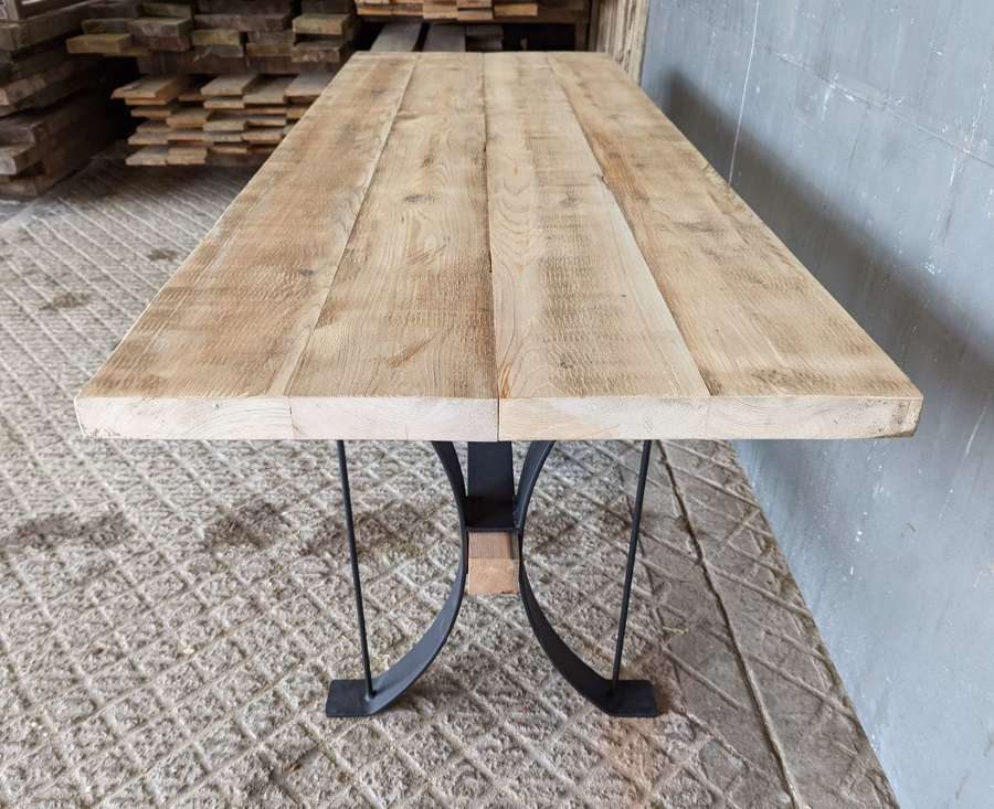 M1792 BEAUTIFUL TABLE MADE FROM RECLAIMED PINE & GOTHIC METAL BASE
