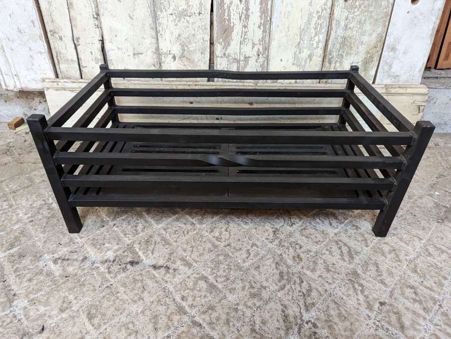 FB0104 A LARGE RECLAIMED CAST IRON FIRE BASKET