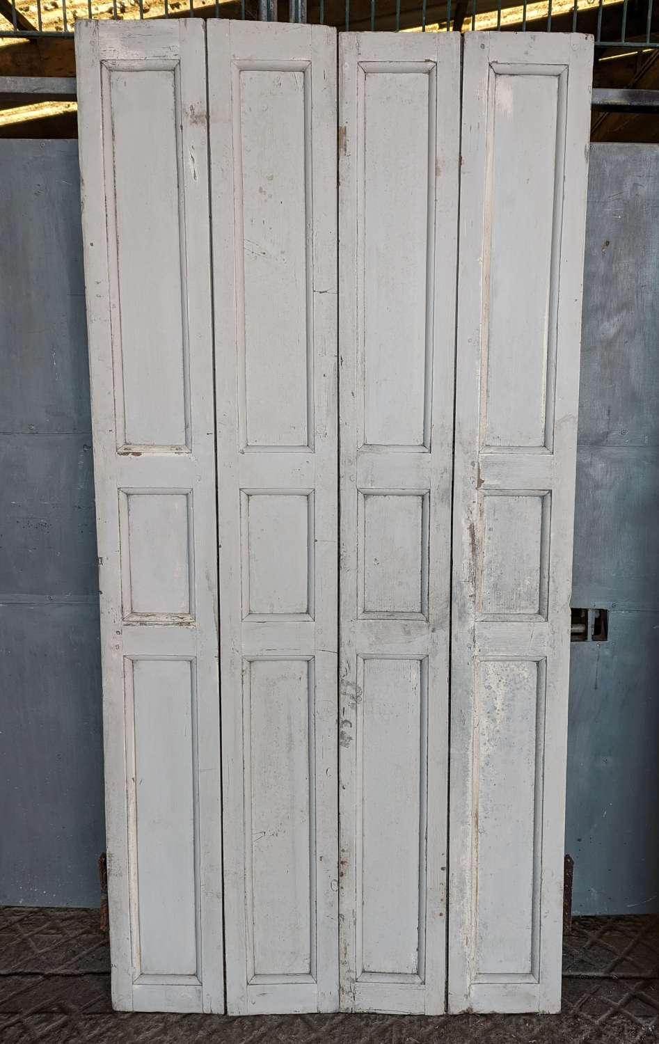CS0110 A PAIR OF TALL RECLAIMED PAINTED PINE SHUTTERS (4 LEAVES)
