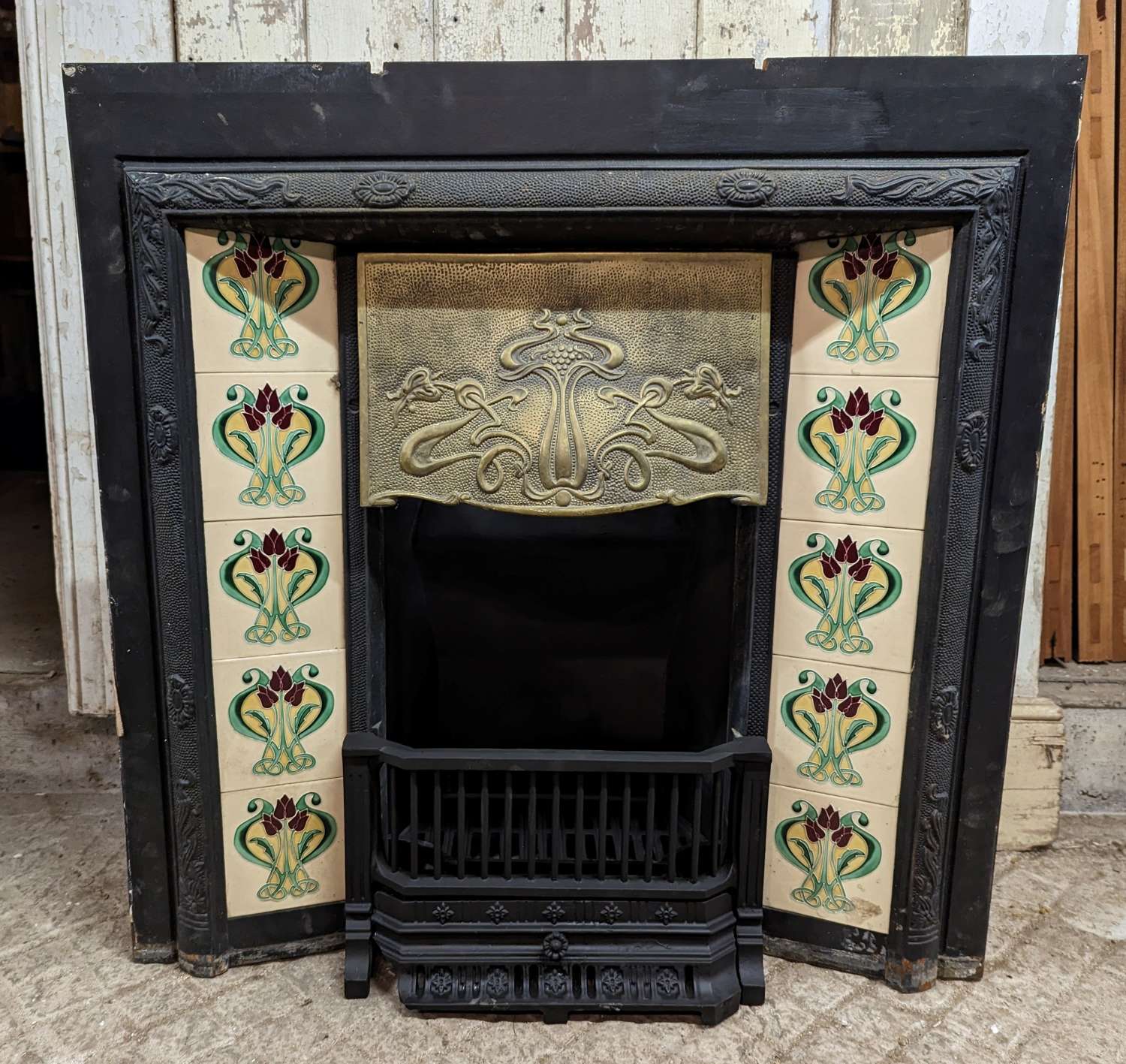 FI0072 A RECLAIMED REPRODUCTION CAST IRON STOVAX TILED FIRE INSERT