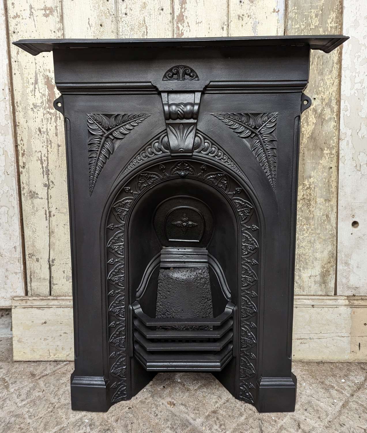 FC0175 A RECLAIMED VICTORIAN CAST IRON BEDROOM COMBINATION FIRE