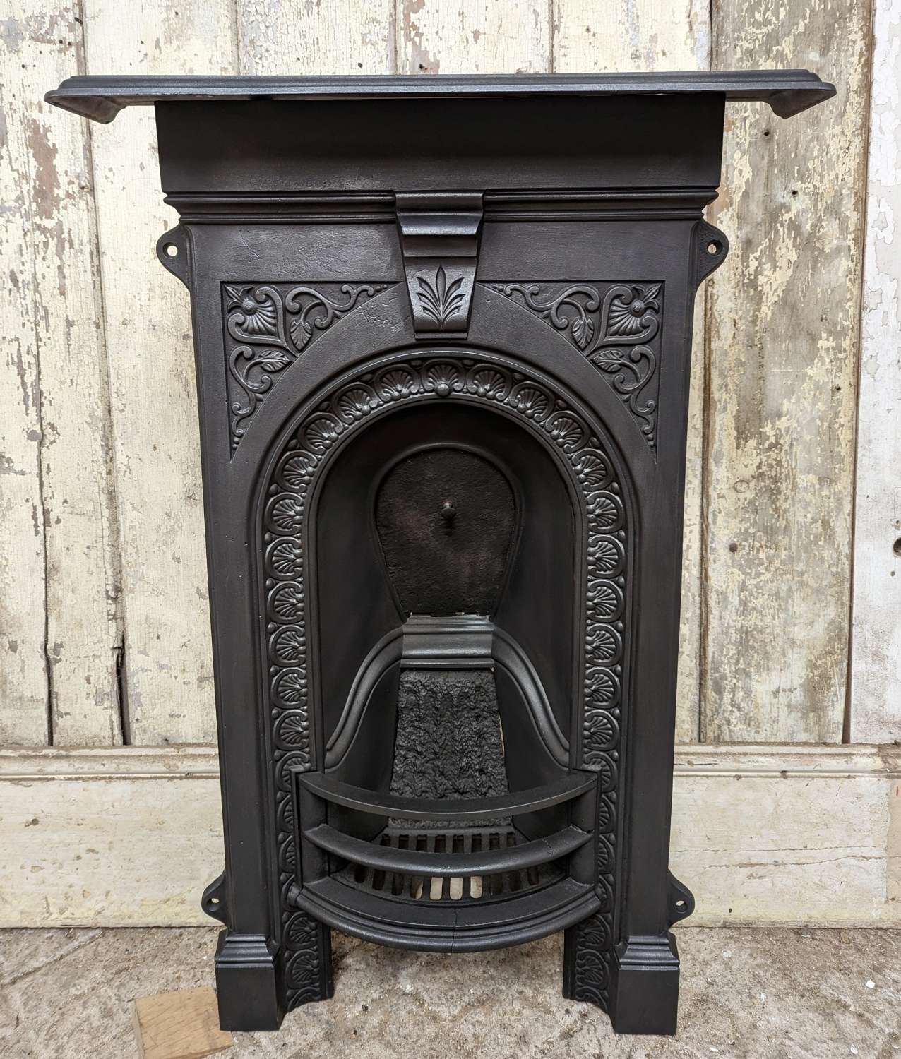 FC0178 A RECLAIMED VICTORIAN CAST IRON BEDROOM COMBINATION FIRE